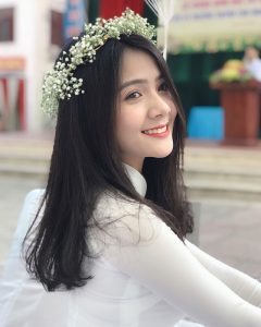 thien-than-ao-dai-dep-tuyet-trong-le-be-giang-cuoi-cung-thoi-hoc-sinh-02